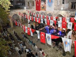 Mut'taki tarihi Taş han'da klasik müzik konseri